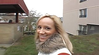 Mind-blowing outdoor blowjob