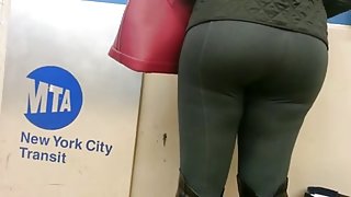Candid Jamaican milf bubbled out booty