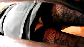 tanga en el metro con liguero  upskirt