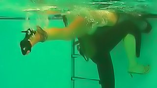 Great looking chicks in the pool