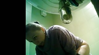 HIDDEN CAM toiletYOUNG ADULT AMAZING ASS 9851