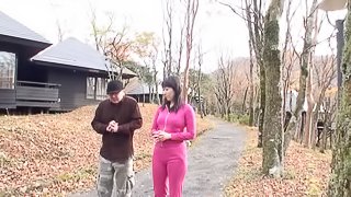 She meets a guy during a walk and ends up bouncing on his cock