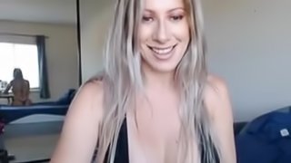 Big booty white girl teasing on cam for fun