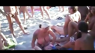 Groupsex On A Public Beach