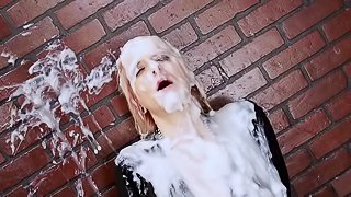 Messy blowjob session for a horny blonde sex goddess