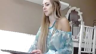 SarahWinkel communicating with chat visitors